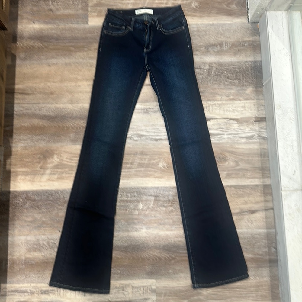 BKE Stella Size 26 x 37 1/2”